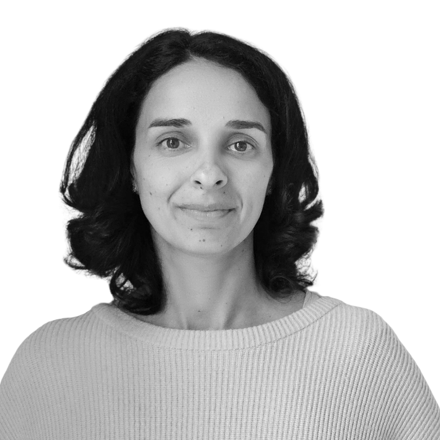 The image is a portrait-pic of one of our team-member: Simona Lar